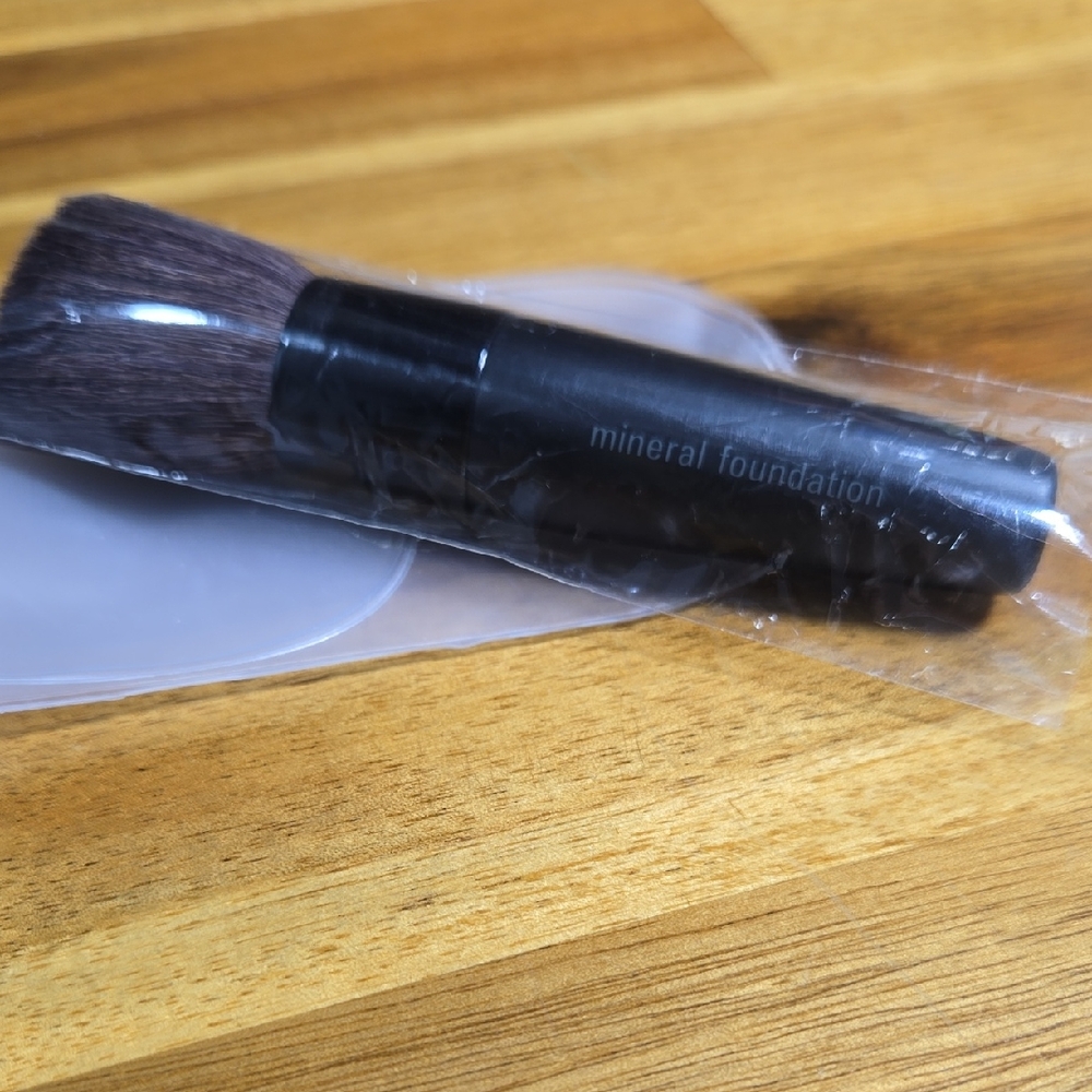 Mary Kay Black Mineral Foundation Brush